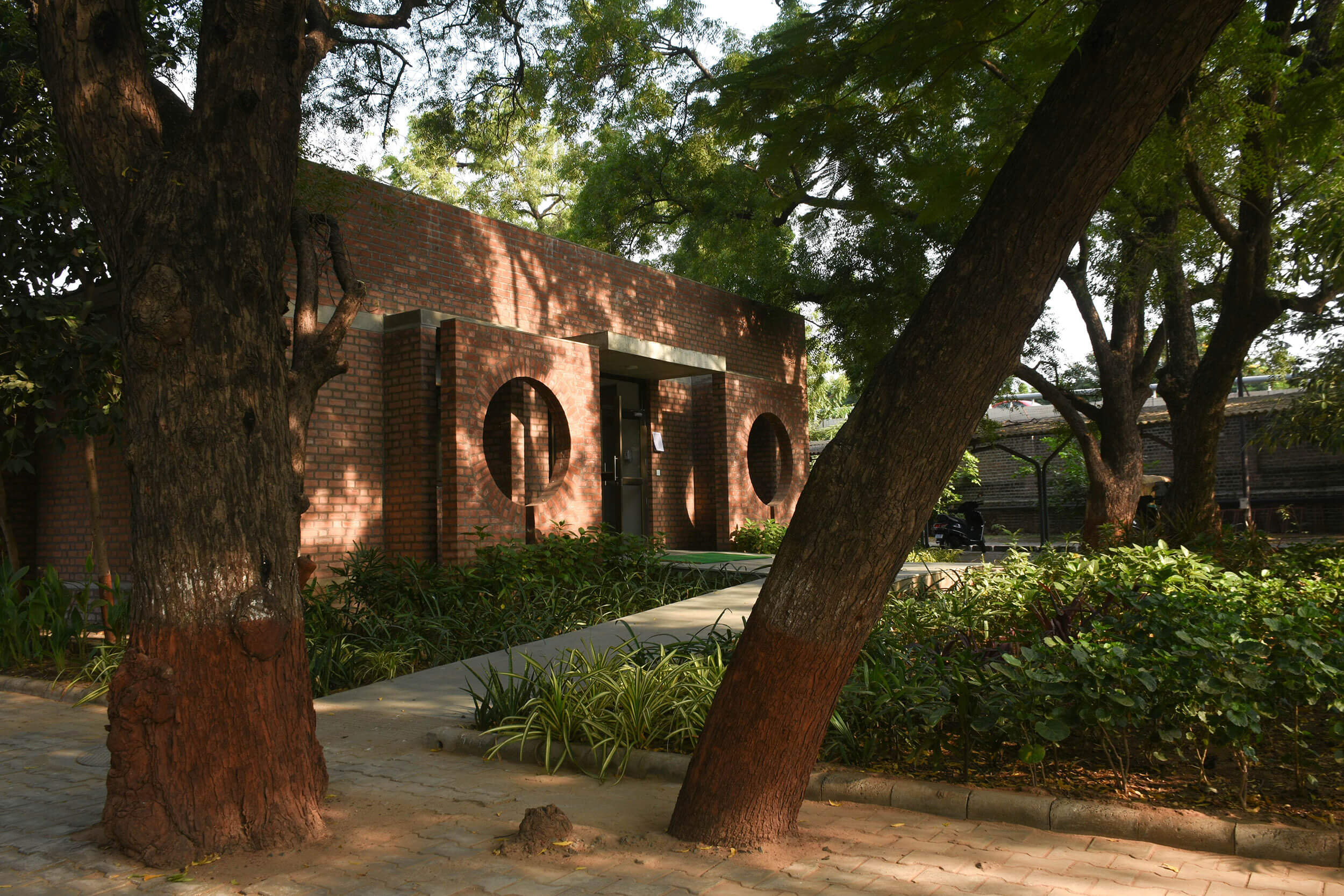 IIM Ahmedadbad New Faculty Office Building – Devang Shah Architect